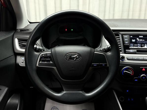 Hyundai Solaris II с пробегом 2017 года, цена 1 299 000 рублей, 124796 км, седан, Автокод Объявления