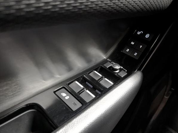 Land Rover Range Rover Velar I с пробегом 2018 года, цена 3 220 000 рублей, 102020 км, внедорожник, Автокод Объявления