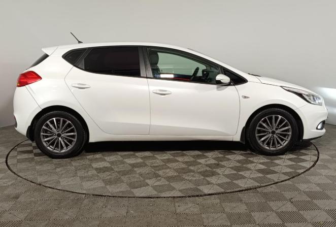 Kia Ceed II с пробегом 2015 года, цена 1 270 000 рублей, 123560 км, хэтчбек, Автокод Объявления