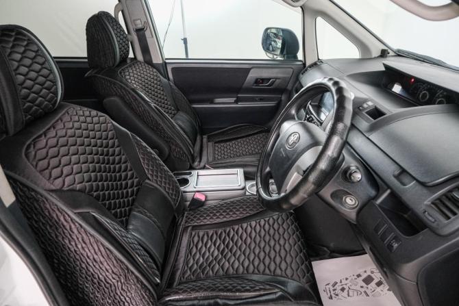Toyota Voxy II (R70) с пробегом 2010 года, цена 1 349 000 рублей, 190808 км, минивэн, Автокод Объявления