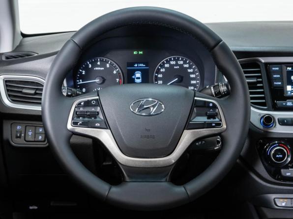 Hyundai Solaris II с пробегом 2017 года, цена 1 355 000 рублей, 78345 км, седан, Автокод Объявления