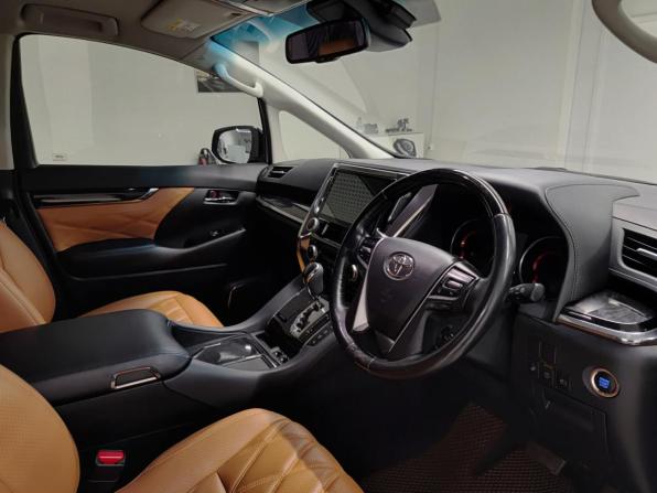 Toyota Vellfire II Рестайлинг с пробегом 2018 года, цена 5 850 000 рублей, 68648 км, минивэн, Автокод Объявления