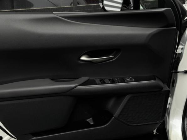 Lexus UX I с пробегом 2019 года, цена 2 600 000 рублей, 148402 км, внедорожник, Автокод Объявления