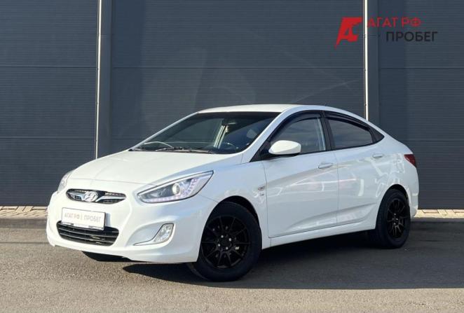 Hyundai Solaris I с пробегом 2013 года, цена 800 000 рублей, 183240 км, седан, Автокод Объявления