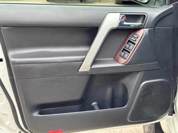 Toyota Land Cruiser Prado 150 Series Рестайлинг 1 с пробегом 2013 года, цена 3 380 000 рублей, 252159 км, внедорожник, Автокод Объявления