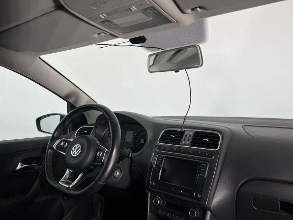 Volkswagen Polo V Рестайлинг с пробегом 2019 года, цена 1 413 000 рублей, 68000 км, седан, Автокод Объявления