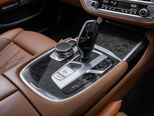 BMW 7 серии VI (G11/G12) с пробегом 2017 года, цена 3 190 000 рублей, 120784 км, седан, Автокод Объявления