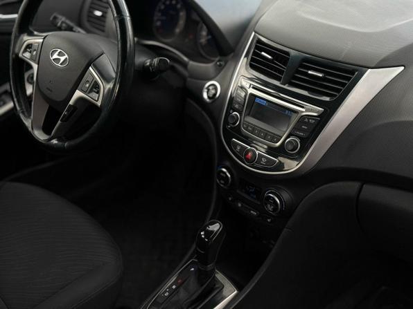 Hyundai Solaris I Рестайлинг с пробегом 2015 года, цена 949 000 рублей, 177331 км, седан, Автокод Объявления