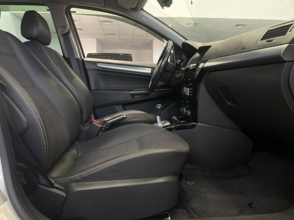 Opel Astra H Рестайлинг с пробегом 2011 года, цена 599 900 рублей, 212000 км, универсал, Автокод Объявления