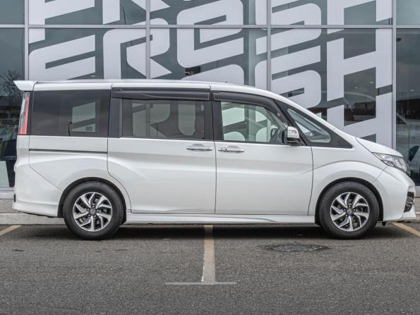 Honda Stepwgn V с пробегом 2017 года, цена 2 020 000 рублей, 91408 км, минивэн, Автокод Объявления