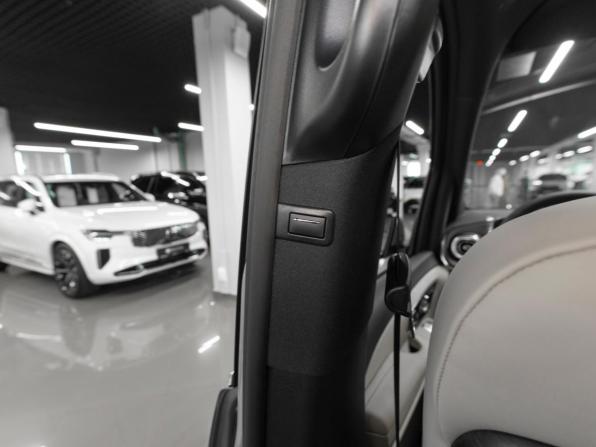 Mercedes-Benz V-Класс III (W447) Рестайлинг 2 с пробегом 2025 года, цена 13 790 000 рублей, 29 км, минивэн, Автокод Объявления