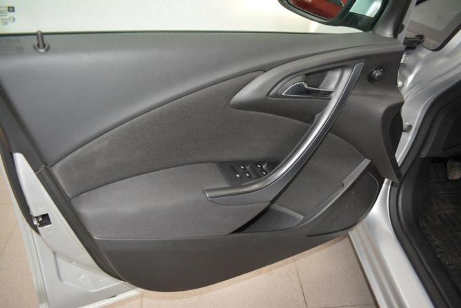 Opel Astra J Рестайлинг с пробегом 2015 года, цена 749 000 рублей, 159000 км, хэтчбек, Автокод Объявления
