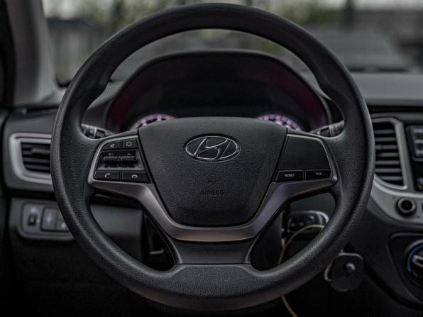 Hyundai Solaris II Рестайлинг с пробегом 2021 года, цена 1 380 000 рублей, 155578 км, седан, Автокод Объявления