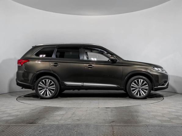 Mitsubishi Outlander III Рестайлинг 3 с пробегом 2019 года, цена 1 819 000 рублей, 126074 км, внедорожник, Автокод Объявления