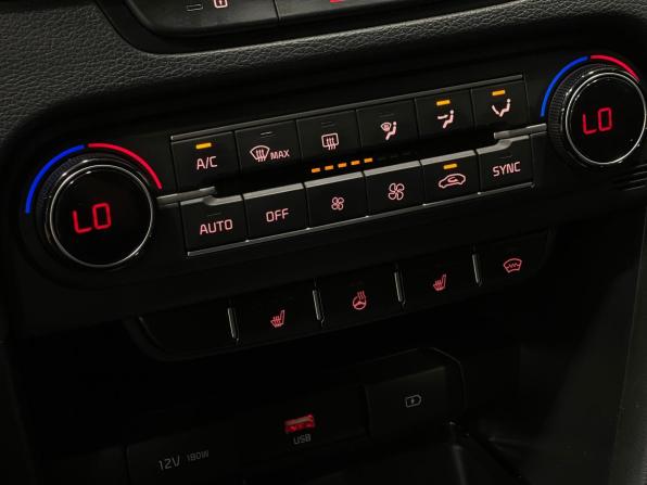 Kia Ceed III Рестайлинг с пробегом 2021 года, цена 1 569 000 рублей, 137200 км, хэтчбек, Автокод Объявления