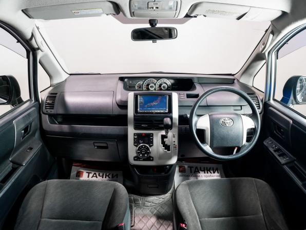 Toyota Voxy II (R70) Рестайлинг с пробегом 2012 года, цена 1 330 000 рублей, 244500 км, минивэн, Автокод Объявления