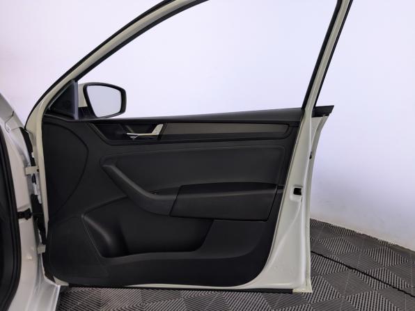 Skoda Rapid I Рестайлинг с пробегом 2019 года, цена 840 000 рублей, 257323 км, лифтбек, Автокод Объявления
