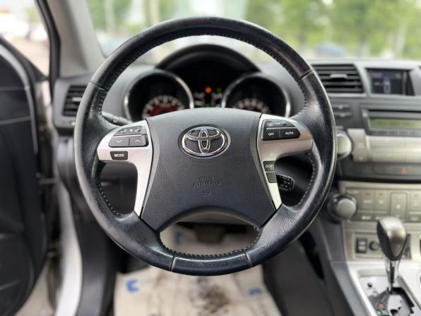 Toyota Highlander II (XU40) Рестайлинг с пробегом 2012 года, цена 1 799 000 рублей, 136137 км, внедорожник, Автокод Объявления