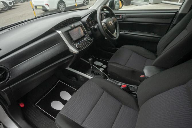 Toyota Corolla XI (E160 E170) Рестайлинг 2 с пробегом 2018 года, цена 1 258 000 рублей, 97000 км, универсал, Автокод Объявления