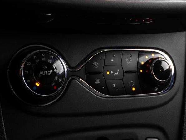 Renault Logan II Рестайлинг с пробегом 2018 года, цена 719 000 рублей, 293284 км, седан, Автокод Объявления