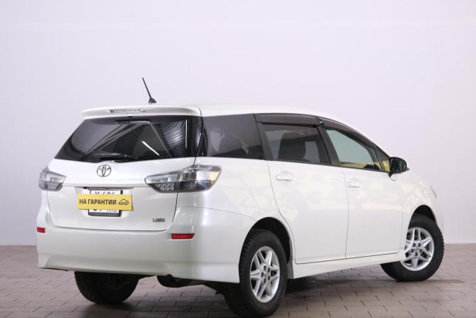 Toyota Wish II Рестайлинг с пробегом 2017 года, цена 1 819 000 рублей, 89000 км, минивэн, Автокод Объявления