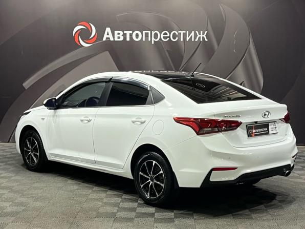 Hyundai Solaris II с пробегом 2018 года, цена 1 250 000 рублей, 122000 км, седан, Автокод Объявления