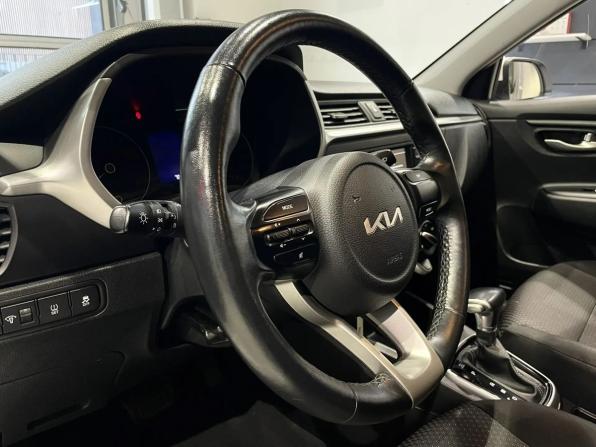 Kia Rio IV Рестайлинг с пробегом 2021 года, цена 1 470 000 рублей, 73297 км, седан, Автокод Объявления