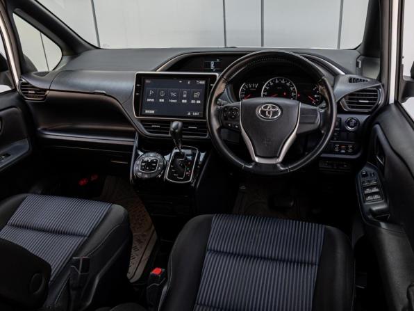 Toyota Voxy III (R80) с пробегом 2017 года, цена 2 180 000 рублей, 113405 км, минивэн, Автокод Объявления