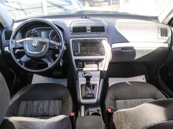 Skoda Octavia II (A5) Рестайлинг с пробегом 2011 года, цена 830 000 рублей, 165000 км, лифтбек, Автокод Объявления