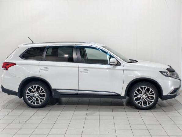 Mitsubishi Outlander III Рестайлинг 2 с пробегом 2015 года, цена 1 729 000 рублей, 204120 км, внедорожник, Автокод Объявления