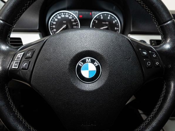 BMW 3 серии V (E90/E91/E92/E93) Рестайлинг с пробегом 2011 года, цена 1 055 000 рублей, 210000 км, седан, Автокод Объявления