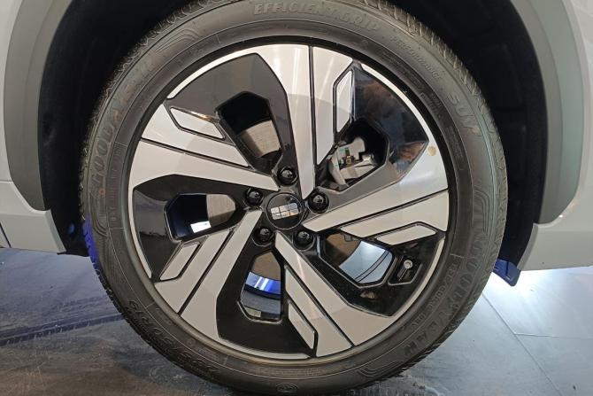Новый Geely EX5 2025 года, цена 4 124 990 рублей, внедорожник, Автокод Объявления