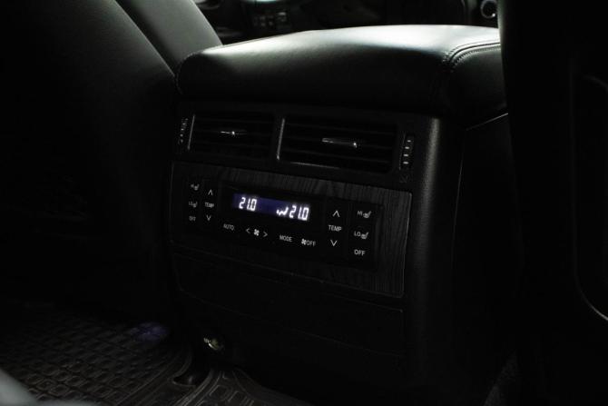 Toyota Land Cruiser 200 Series Рестайлинг 2 с пробегом 2015 года, цена 4 789 000 рублей, 324353 км, внедорожник, Автокод Объявления