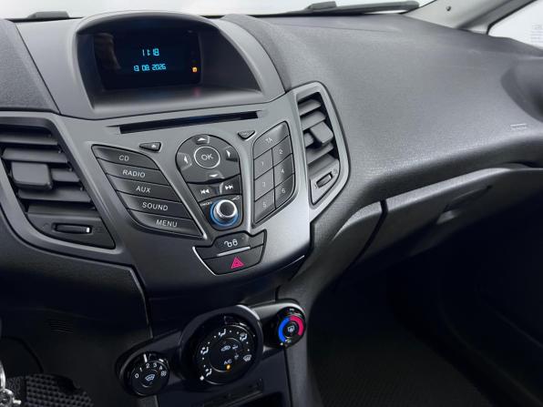 Ford Fiesta Mk6 Рестайлинг с пробегом 2015 года, цена 821 000 рублей, 94946 км, седан, Автокод Объявления