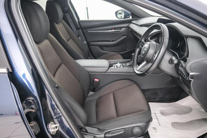 Mazda 3 IV (BP) с пробегом 2021 года, цена 2 069 000 рублей, 13250 км, хэтчбек, Автокод Объявления