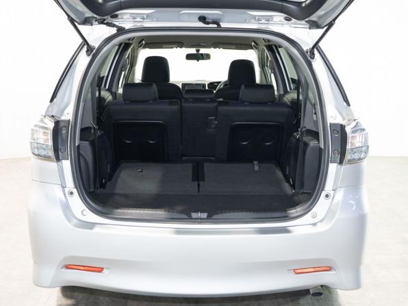 Toyota Wish II Рестайлинг с пробегом 2012 года, цена 1 415 000 рублей, 185000 км, минивэн, Автокод Объявления