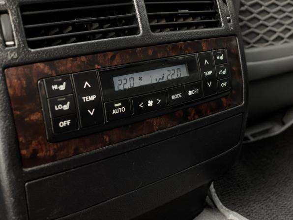 Toyota Land Cruiser 200 Series с пробегом 2010 года, цена 3 100 000 рублей, 340321 км, внедорожник, Автокод Объявления