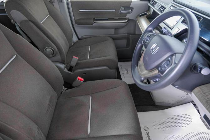 Honda Stepwgn V с пробегом 2015 года, цена 1 639 000 рублей, 180000 км, минивэн, Автокод Объявления
