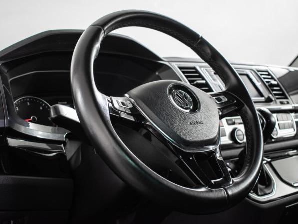 Volkswagen Multivan T6 с пробегом 2018 года, цена 3 535 000 рублей, 130501 км, минивэн, Автокод Объявления