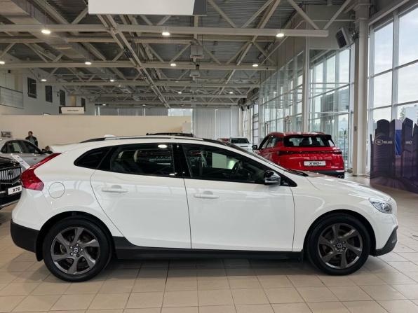 Volvo V40 Cross Country I с пробегом 2014 года, цена 1 610 000 рублей, 117110 км, хэтчбек, Автокод Объявления