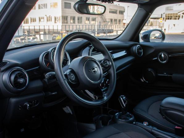 Mini Hatch III (F55/F56) Рестайлинг с пробегом 2020 года, цена 2 148 000 рублей, 70514 км, хэтчбек, Автокод Объявления
