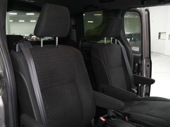 Toyota Noah III (R80) Рестайлинг с пробегом 2018 года, цена 2 340 000 рублей, 78502 км, минивэн, Автокод Объявления