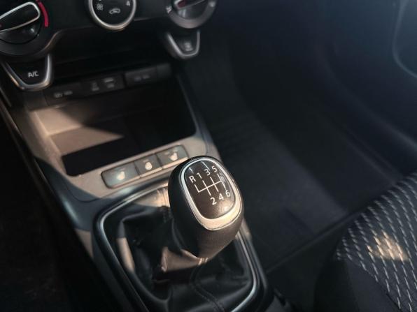 Kia Rio IV с пробегом 2017 года, цена 979 000 рублей, 114234 км, седан, Автокод Объявления