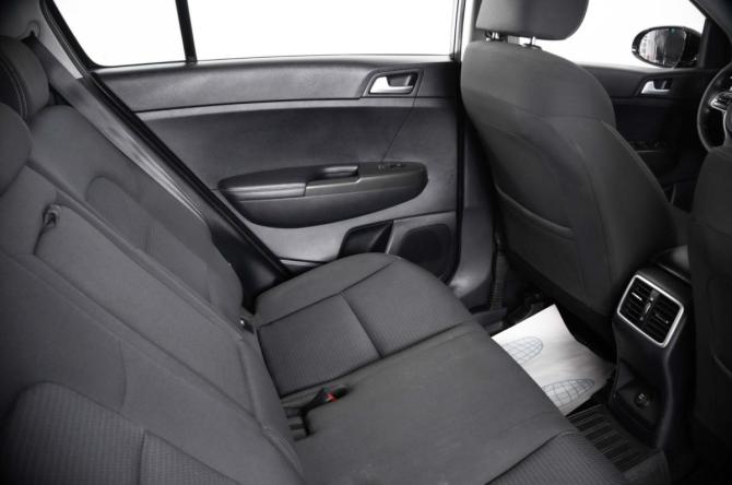 Kia Sportage IV Рестайлинг с пробегом 2018 года, цена 1 699 000 рублей, 215000 км, внедорожник, Автокод Объявления