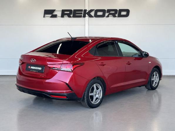 Hyundai Solaris II Рестайлинг с пробегом 2021 года, цена 1 289 000 рублей, 107983 км, седан, Автокод Объявления