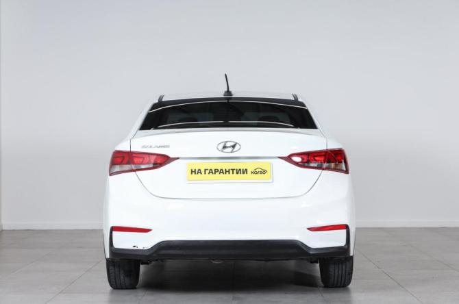 Hyundai Solaris II с пробегом 2018 года, цена 799 000 рублей, 380000 км, седан, Автокод Объявления
