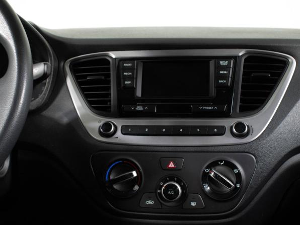 Hyundai Solaris II с пробегом 2018 года, цена 1 295 000 рублей, 97290 км, седан, Автокод Объявления