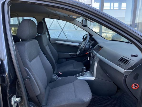 Opel Astra H Рестайлинг с пробегом 2012 года, цена 599 000 рублей, 211689 км, седан, Автокод Объявления