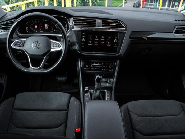 Volkswagen Tiguan II Рестайлинг с пробегом 2021 года, цена 3 344 000 рублей, 58731 км, внедорожник, Автокод Объявления