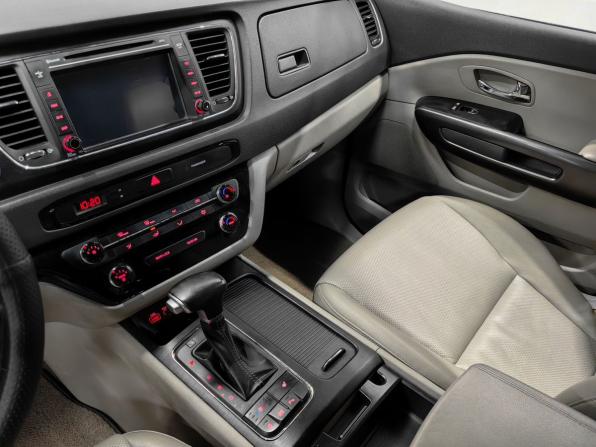 Kia Carnival III с пробегом 2017 года, цена 2 400 000 рублей, 137478 км, минивэн, Автокод Объявления